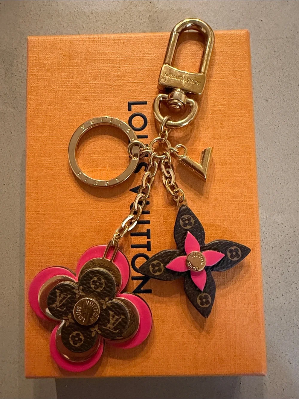 LOUIS VUITTON | ✨NEW✨ Monogram Blooming Flower Bag Charm and Key Ring in Pink